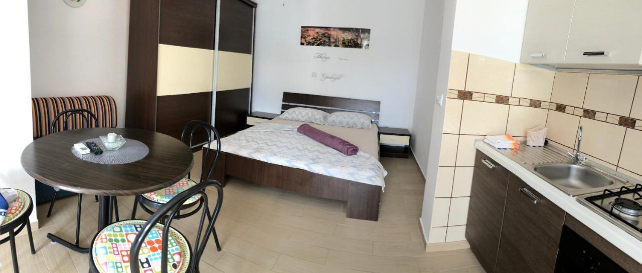 Apartmani Lovrencic Vrsi Extérieur photo