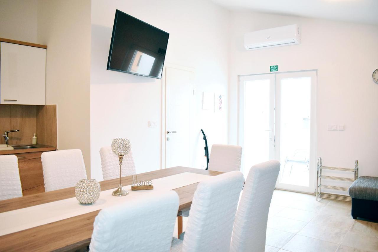 Apartmani Lovrencic Vrsi Extérieur photo