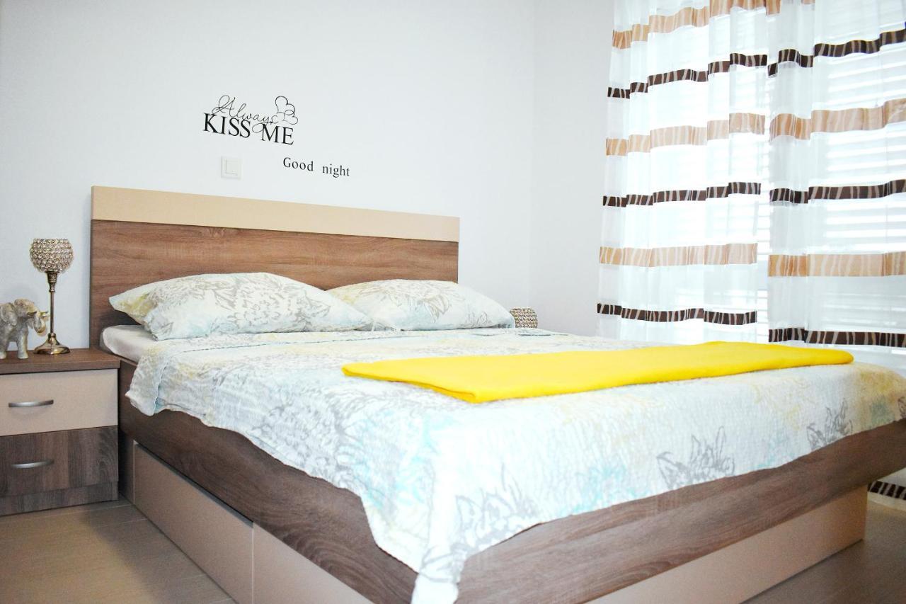 Apartmani Lovrencic Vrsi Extérieur photo