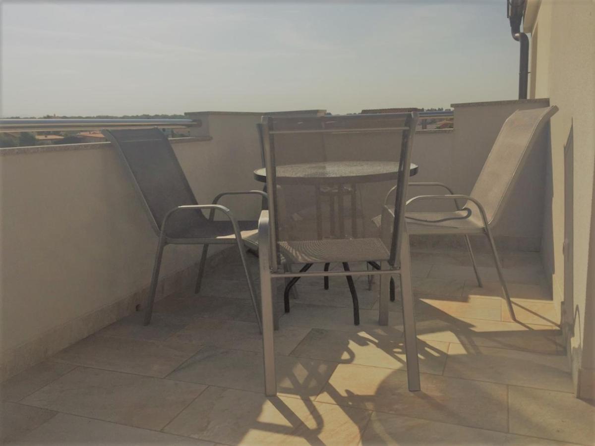 Apartmani Lovrencic Vrsi Extérieur photo