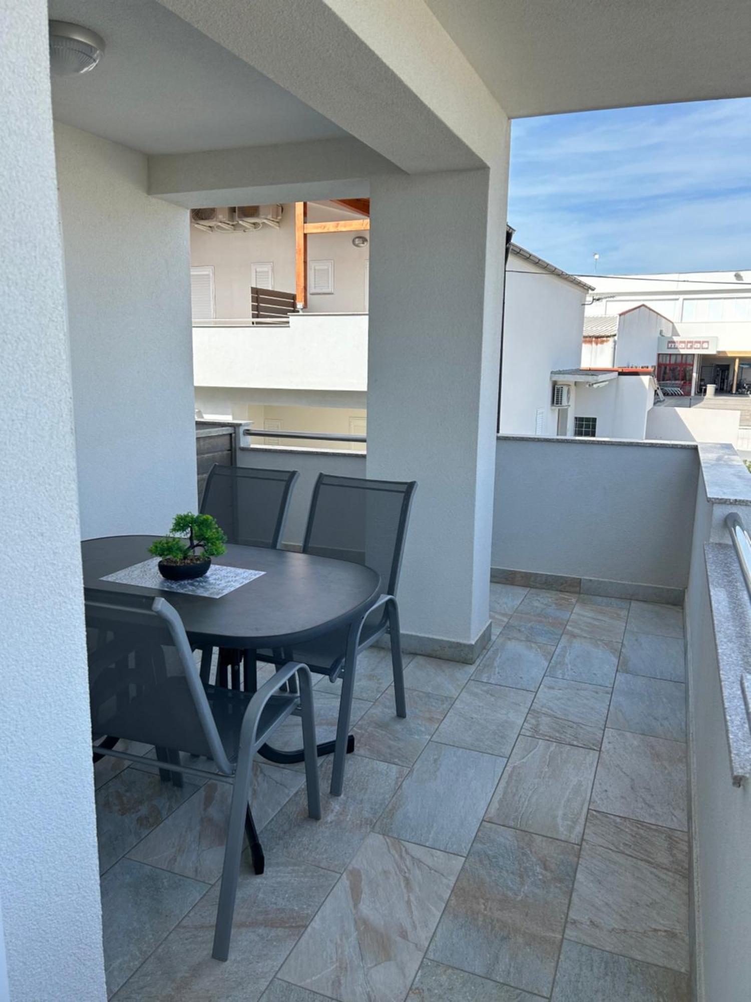 Apartmani Lovrencic Vrsi Extérieur photo